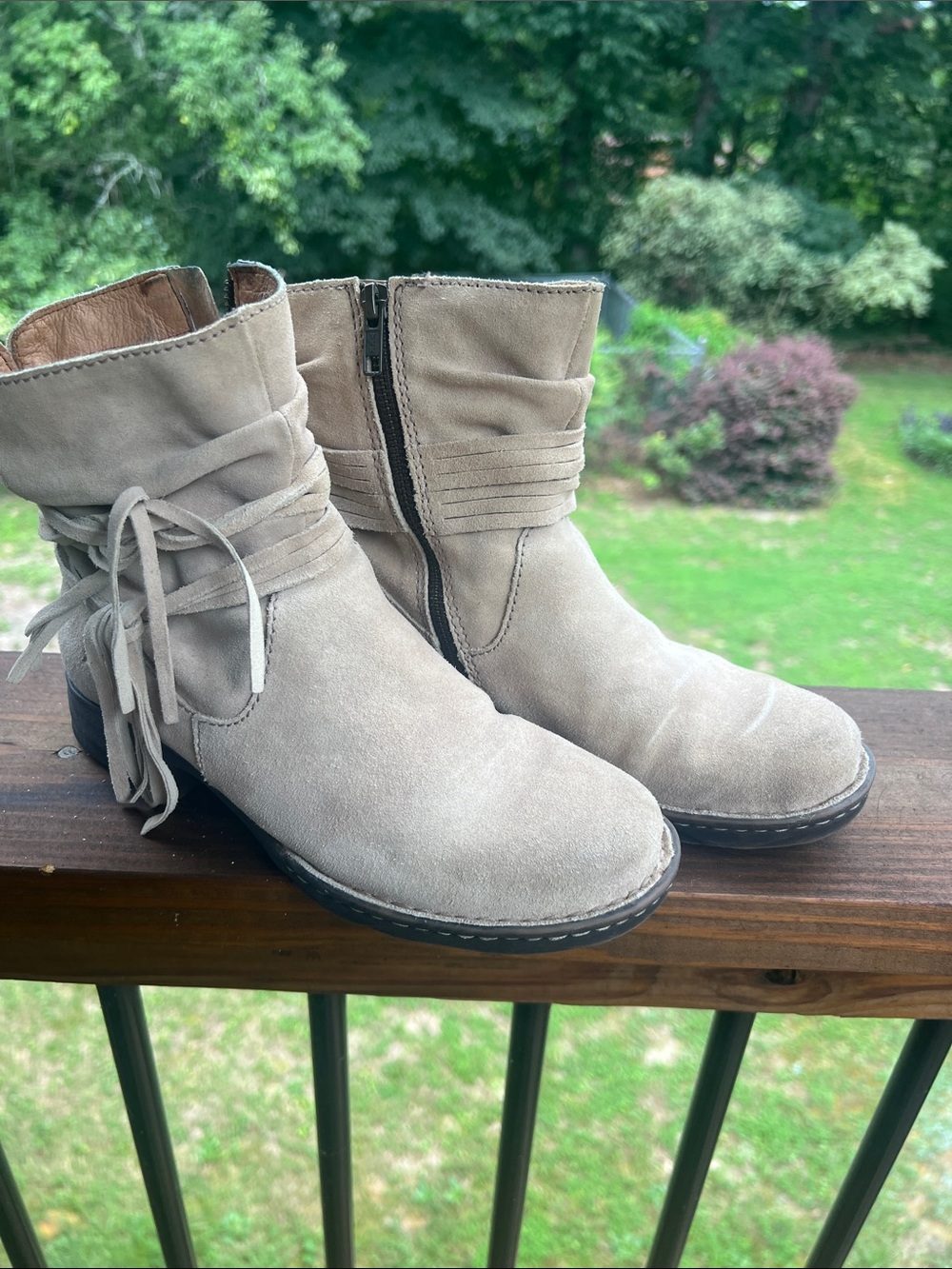 Born boots 6 1/2